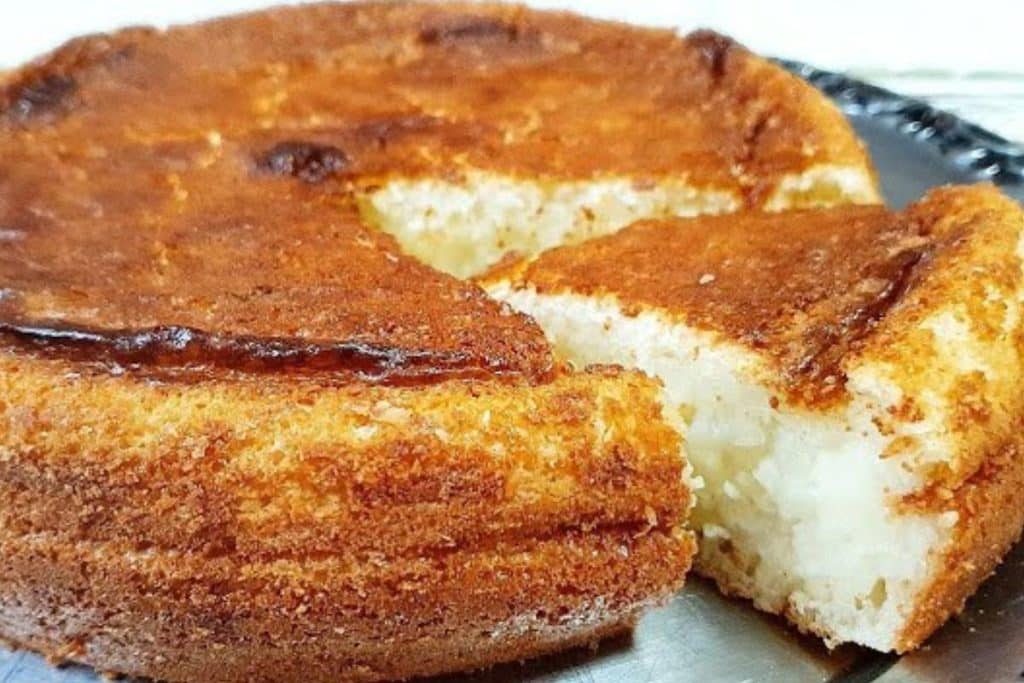 Bolo de coco cremoso para fazer no liquidificador usando poucos ingredientes