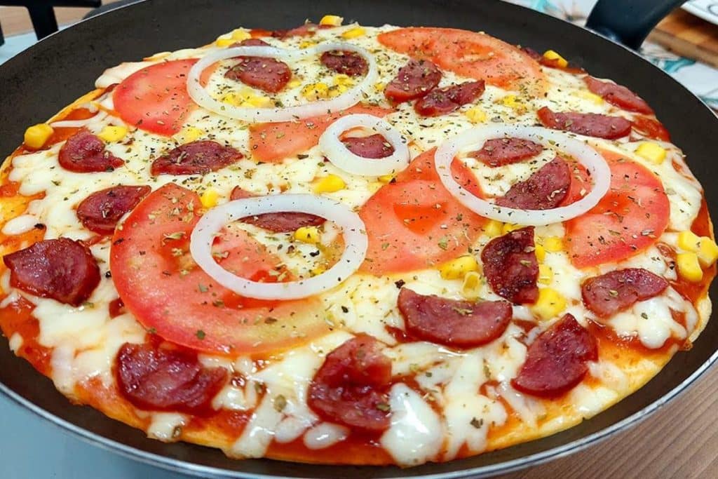 Não ligue na pizzaria antes de aprender essa receita de pizza de ...