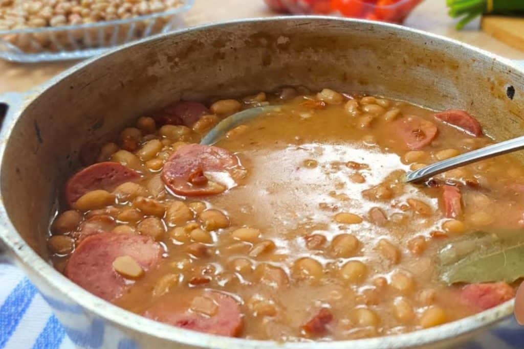 Feijão Saboroso Com Caldo Grosso