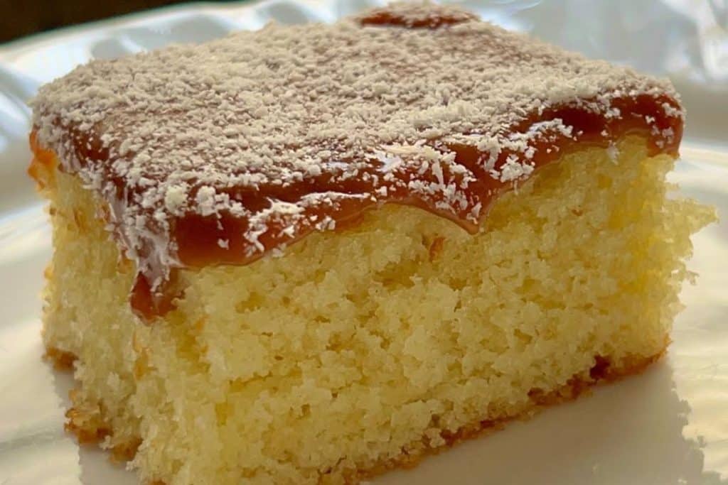 Bolo De Doce De Leite Com Coco