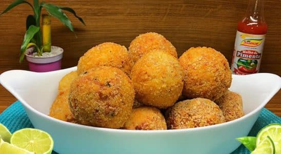 bolinho de linguiça com queijo