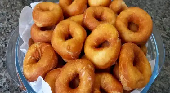 Biscoito frito de farinha de trigo da vovó: ótimo para servir amanhã no seu café matinal 4 biscoito frito de farinha de trigo