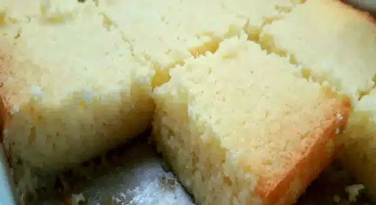 Está procurando um bolo que desmancha na boca? Esse bolo cremoso de coco é a melhor opção 4 bolo cremoso de coco