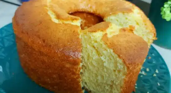 Bolo de laranja com creme de leite: não tem como errar nessa receita de tão fácil 1 bolo de laranja com creme de leite