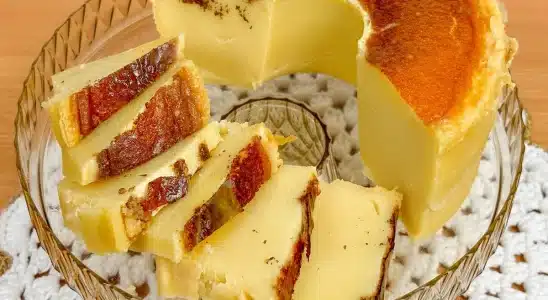 Esse bolo de leite nordestino fica tão cremoso que tem gente que confunde com pudim 3 bolo de leite