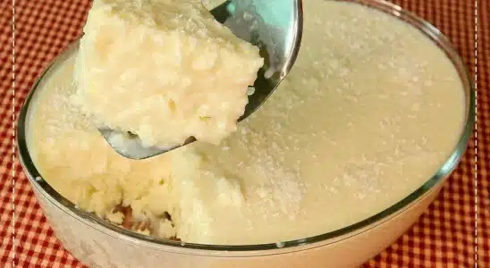 Bolo de tapioca na travessa: um docinho super cremoso e molhadinho 3 bolo de tapioca na travessa