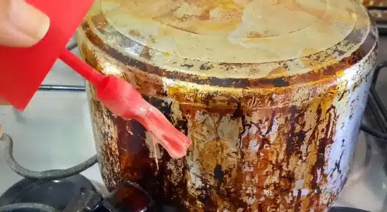 Como limpar panela queimada e engordurada sem ficar o dia esfregando na pia 2 como limpar panela queimada