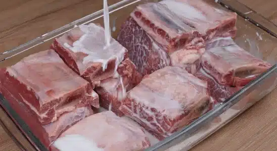 Esse é o melhor jeito de fazer costela assada no forno: segredo de restaurante 3 costela assada