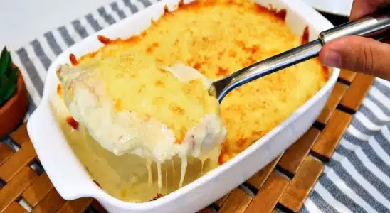Frango gratinado com molho branco: seu almoço de domingo merece essa delícia 4 frango gratinado