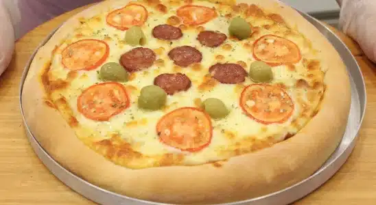 Veja como fazer uma massa de pizza caseira macia e saborosa igual da pizzaria 2 massa de pizza caseira