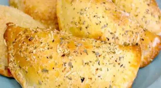 Veja como fazer uma massa perfeita para pastel de forno que só precisa de 2 ingredientes 4 pastel de forno
