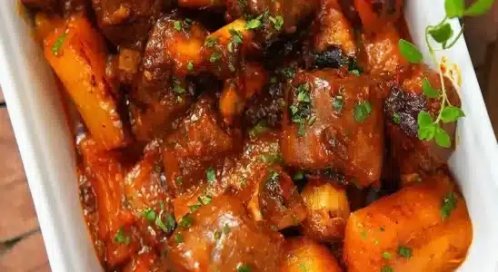 Arrase na hora de servir seu almoço com essa rabada com mandioca maravilhosa 3 rabada com mandioca