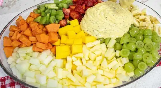 Salada de frutas com maracujá que está fazendo o maior sucesso na internet 4 salada de frutas