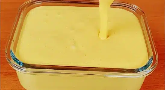 Sobremesa de 2 ingredientes fácil e rápida para servir para sua família no domingo 1 sobremesa de 2 ingredientes