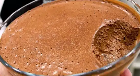 Sobremesa de chocolate aerada e cremosa super fácil de fazer e todo mundo pede mais 4 sobremesa de chocolate)