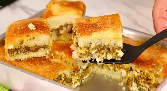 Descobri como fazer a melhor massa para torta de carne moída que existe 3 torta de carne moída