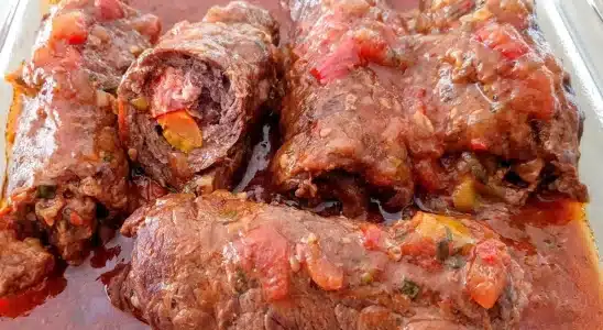 Bife à rolê na panela de pressão muito suculento e com um molho maravilhoso 3 bife à rolê