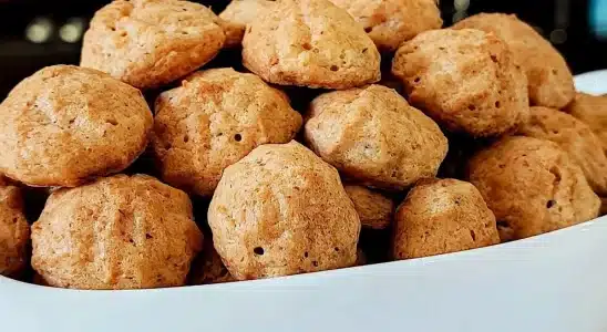 Biscoitinho de aveia sem farinha de trigo: um lanchinho saudável e gostoso para sua família 1 biscoitinho de aveia