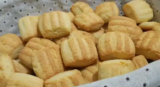 Receitinha de vó para fazer bolachinha de nata que desmancha na boca 3 bolachinha de nata