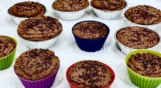 Bolinho de chocolate fácil e fofinho para festinhas de aniversário 4 bolinho de chocolate