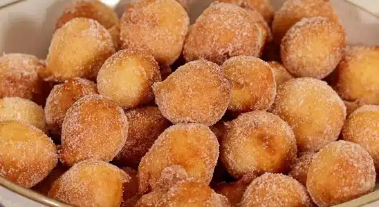 Só com 2 ovos fiz uma receita de bolinho de chuva deliciosa que não vai leite 3 bolinho de chuva