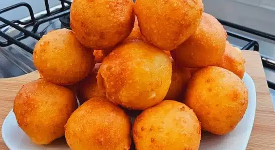Bolinho de queijo delicioso sem usar trigo que é ótimo para a hora do lanche 3 bolinho de queijo