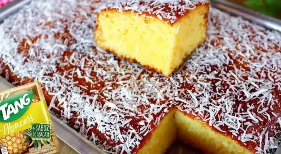 Bolo de abacaxi simples e fácil como esse você nunca viu: fica muito gostoso e fofinho 3 bolo de abacaxi
