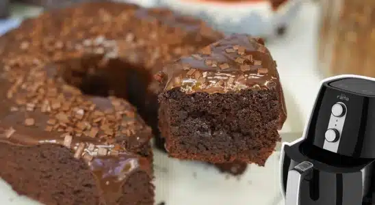 Bolo de chocolate na airfryer fácil e rápido de fazer: só precisa de 20 minutos 2 bolo de chocolate na air fryer