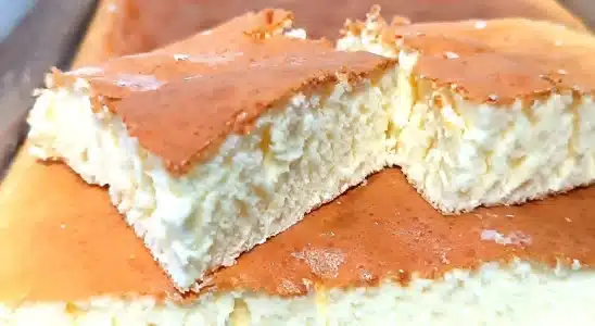 Bolo de leite condensado com 3 ingredientes e um deles não é farinha de trigo 1 bolo de leite condensado
