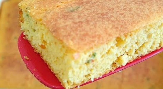 Bolo de milho salgado: bem levinho e saboroso para o café da tarde 1 bolo de milho salgado