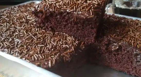 Bolo nega maluca de liquidificador: o mais molhadinho de todos com a melhor cobertura 2 bolo nega maluca de liquidificador