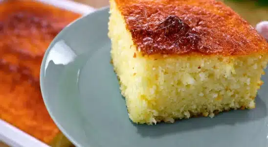 Seu lanche da tarde fica muito mais gostoso se você preparar esse bolo queijadinha maravilhoso 1 bolo queijadinha