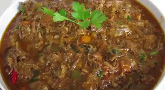 Carne louca suculenta e sabora para o lanche: fica uma maravilha com pãozinho francês 4 carne louca)