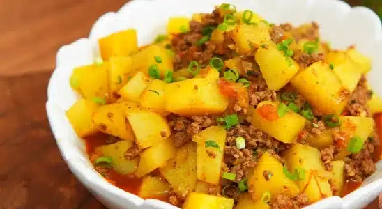 Descobri o melhor jeito de fazer carne moída com batata que fica um caldinho maravilhoso 2 carne moída com batata