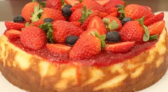 Cheesecake de morango de um jeito super fácil para adoçar seu fim de semana 2 cheesecake de morango