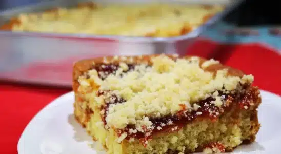 Cuca de goiabada perfeita e super macia: impossível comer um pedaço só 4 cuca de goiabada)