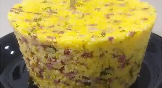 Esse cuscuz temperado é tão fácil e gostoso que dá vontade de comer em qualquer refeição 1 cuscuz temperado