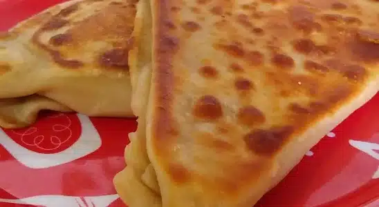 Você vai adorar esse lanche de 2 ingredientes na hora do café: não dá trabalho nenhum para fazer 2 lanche de 2 ingredientes