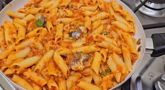 Macarrão com sardinha fácil e cremoso que me salva quando estou sem tempo de cozinhar 1 macarrão com sardinha