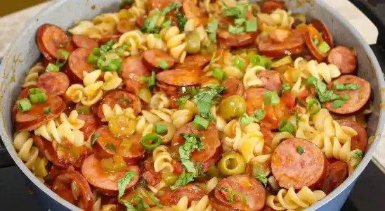 Macarronada de calabresa que faço nos dias mais corridos e minha família adora 4 macarronada de calabresa