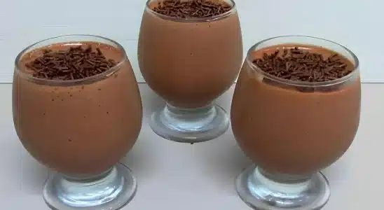 Mousse de chocolate tradicional: muito econômico e fácil de preparar 1 mousse de chocolate