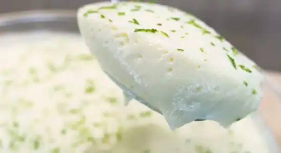 Mousse de limão cremoso e refresante que não vai leite condensado para você fazer no domingo 2 mousse de limão