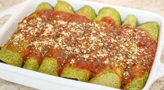 Panqueca verde saudável e fácil de fazer que não vai farinha de trigo 3 panqueca verde