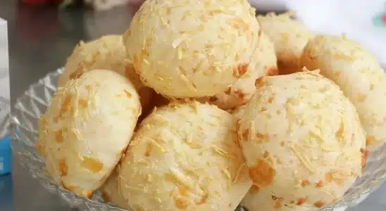 Quando você experimentar esse pão de queijo com creme de leite não vai querer fazer de outro jeito 2 pão de queijo com creme de leite