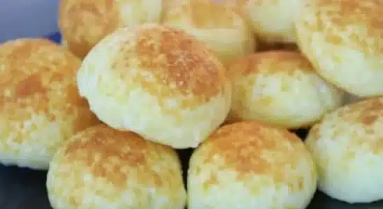 Você já fez pão de queijo com tapioca no café da tarde? Fica uma delícia 3 pão de queijo com tapioca