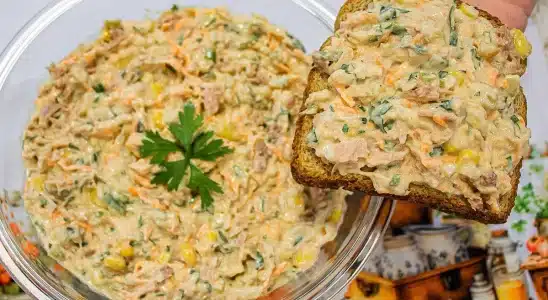 Você precisa experimentar esse patê de atum muito saboroso para comer no lanche 1 patê de atum
