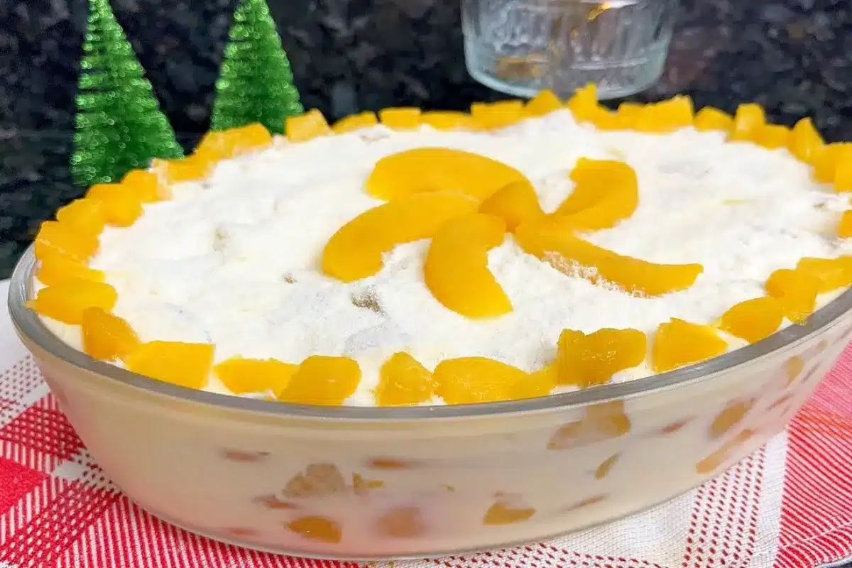 Pavê de pêssego: a sobremesa mais gostosa que você experimentar nesse ... Pavê de pêssego: a sobremesa mais gostosa que você experimentar nesse ...