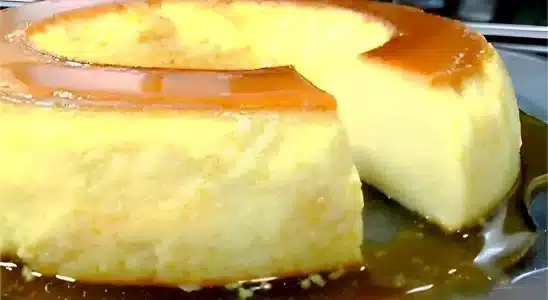 Pudim de 10 minutos delicioso que não vai ovo e também não precisa de forno 3 pudim de 10 minutos