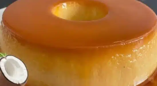 Pudim de coco cremoso: lisinho e sem quebrar na hora de desenformar 4 pudim de coco