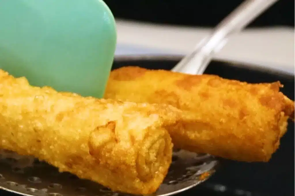 Rolinho frito recheado com queijo e goiabada que você vai adorar experimentar 4 rolinho frito